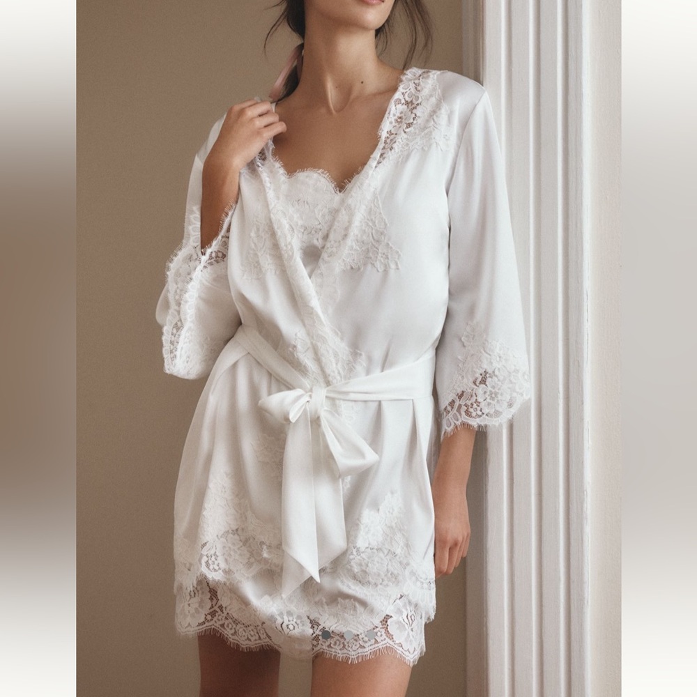 Homebodii Sian Lace Trim Satin Robe (Anthropologie Exclusive Edition!)
